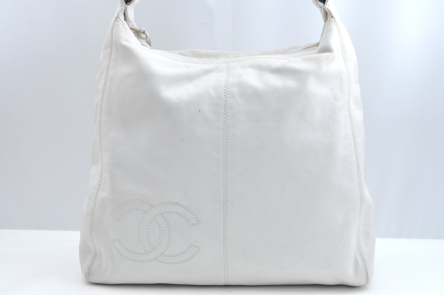 Authentic CHANEL Lamb Skin CC Logo Shoulder Bag Purse White J9224