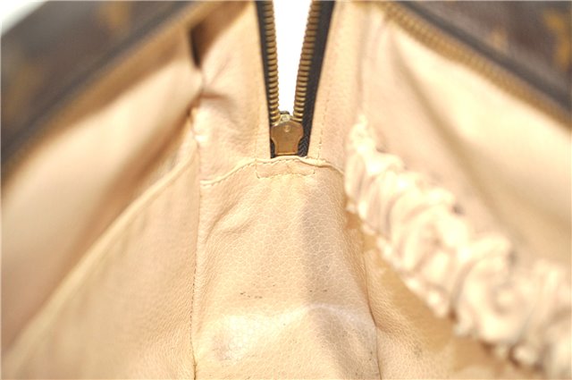 Auth Louis Vuitton Monogram Trousse Toilette 28 Clutch Hand Bag M47522 LV J9402