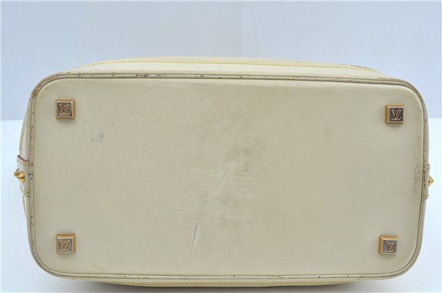 Authentic Louis Vuitton Suhali Lockit MM Hand Bag White Ivory M91874 LV J9667