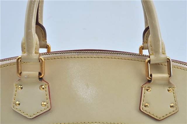 Authentic Louis Vuitton Suhali Lockit MM Hand Bag White Ivory M91874 LV J9667