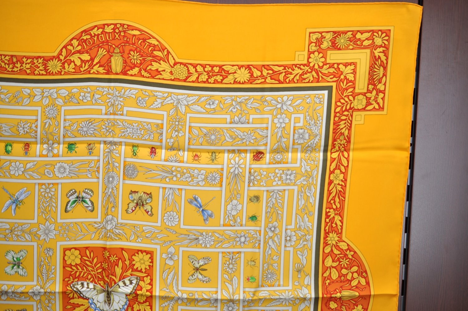 Authentic HERMES Carre 90 Scarf 