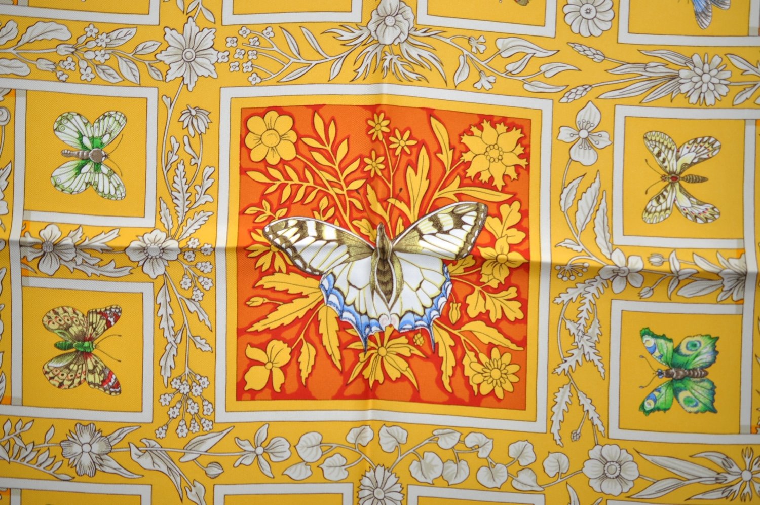 Authentic HERMES Carre 90 Scarf 