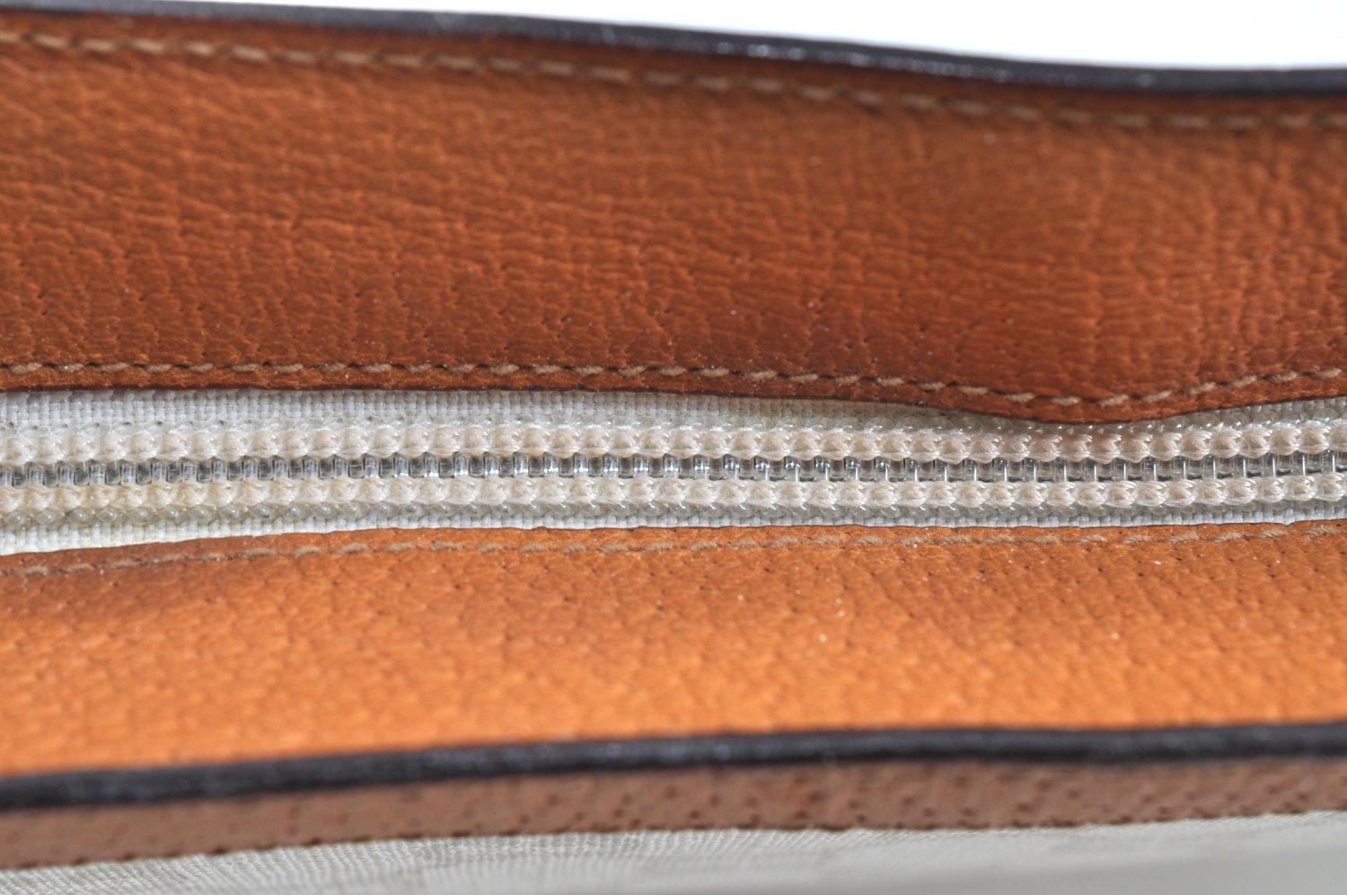 Authentic GUCCI GG Plus Clutch Hand Bag Purse PVC Leather White Brown Junk K0955