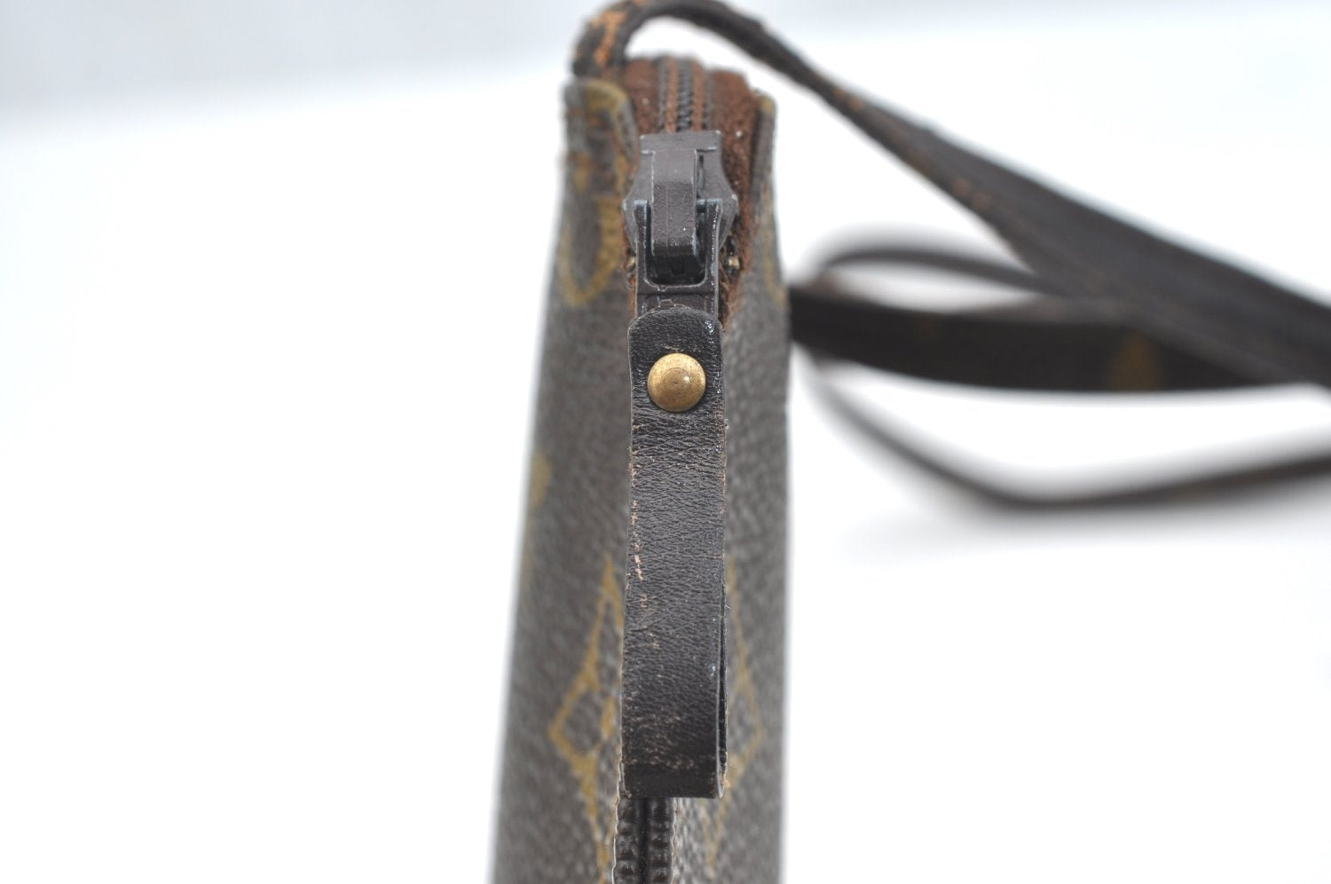 Auth Louis Vuitton Monogram Pochette Secret Shoulder Bag Pouch Old Model K1744