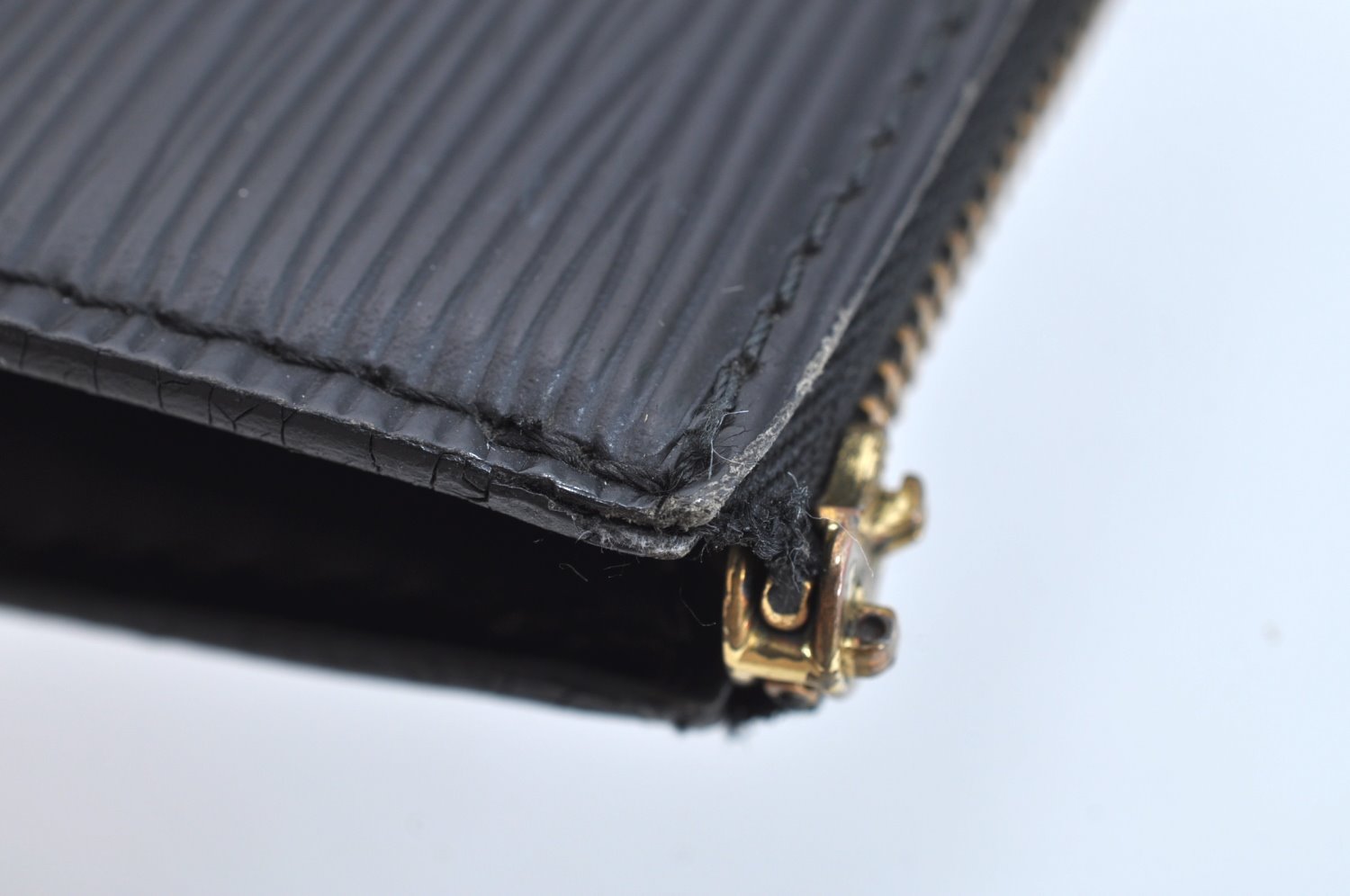 Authentic Louis Vuitton Epi Pochette Accessoires Pouch Black M52942 Junk K1880