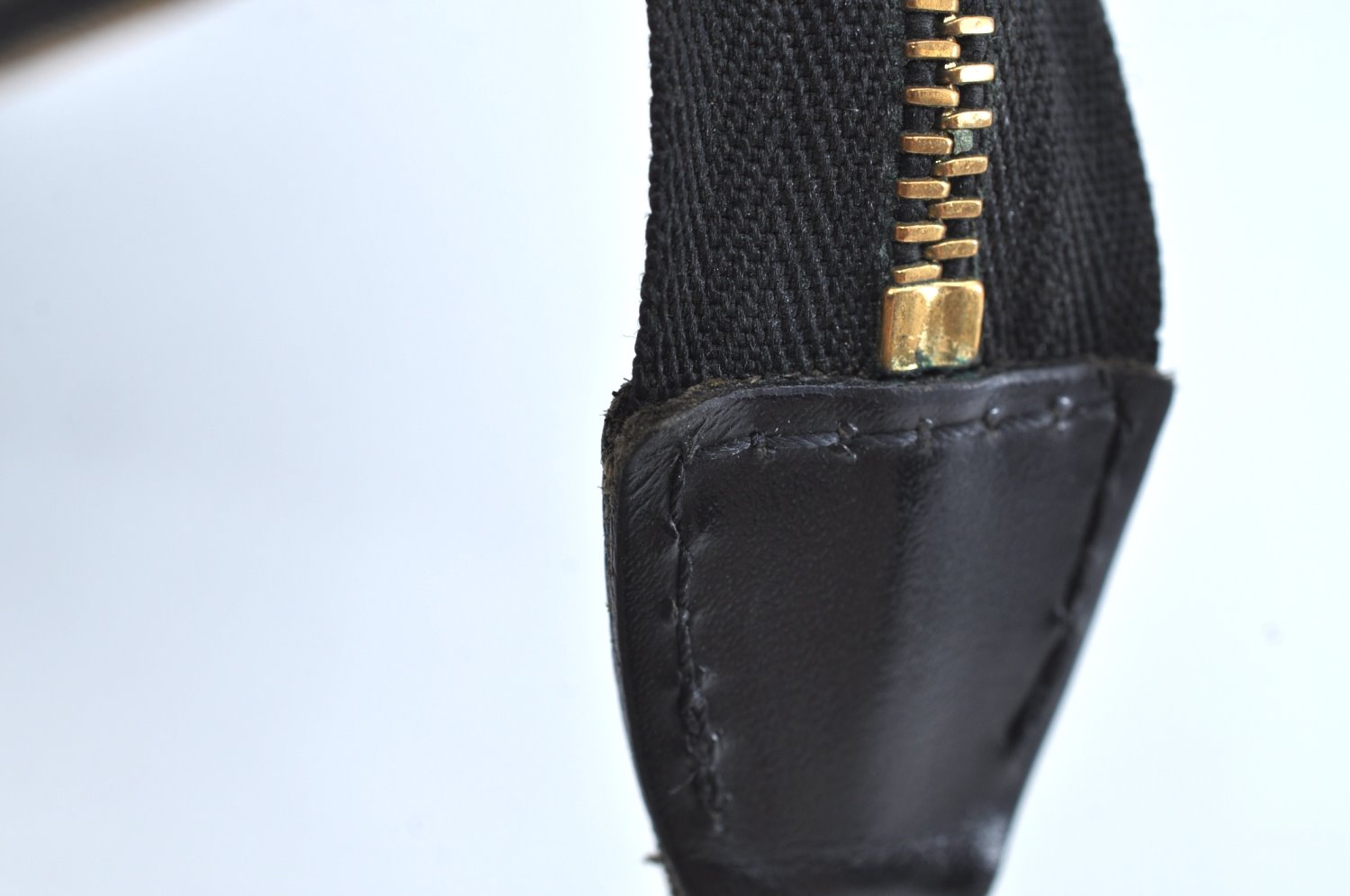 Authentic Louis Vuitton Epi Pochette Accessoires Pouch Black M52942 Junk K1880