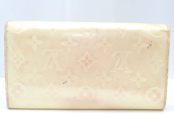 Auth Louis Vuitton Vernis Porte Tresor International Wallet M91354 White K4132