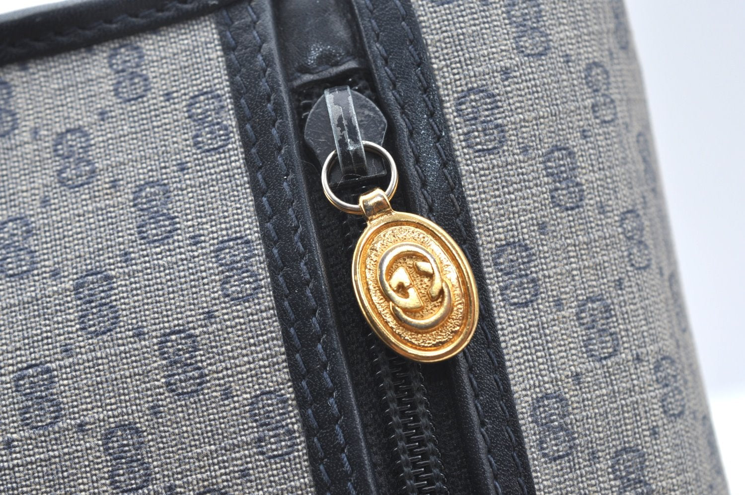 Authentic GUCCI Micro GG PVC Leather Shoulder Cross Body Bag Navy Blue K4169