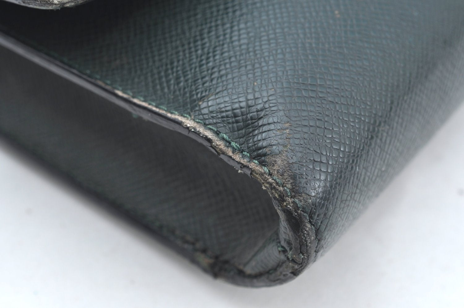 Auth Louis Vuitton Taiga Volga Document case Clutch Bag Green M30204 LV K4203