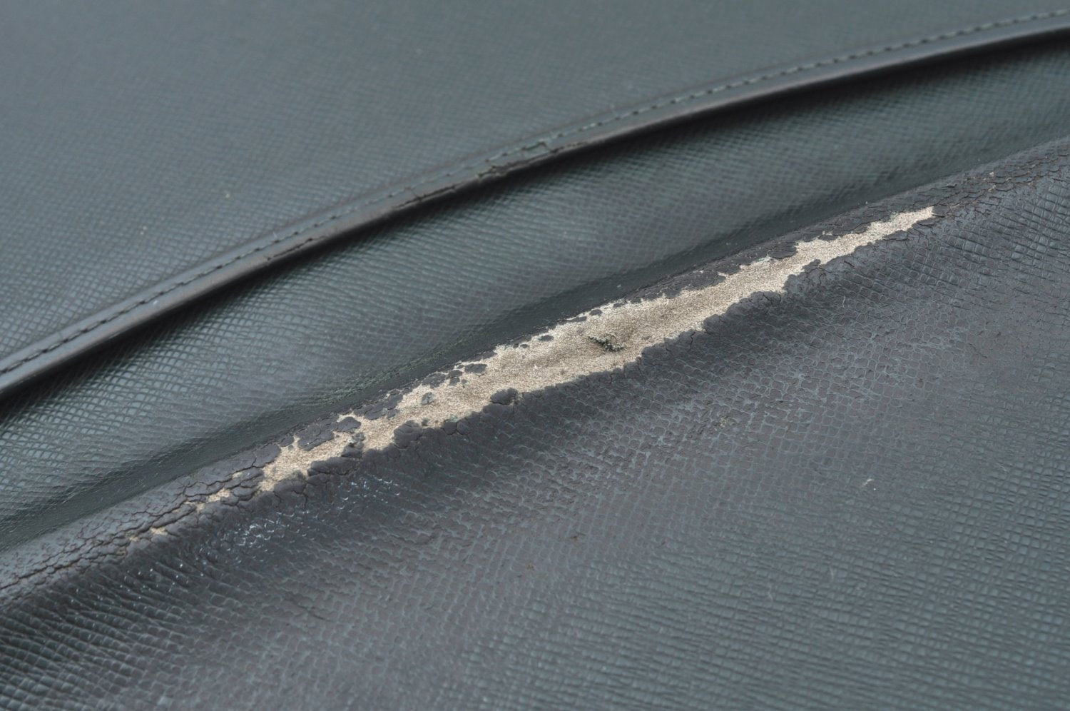 Auth Louis Vuitton Taiga Volga Document case Clutch Bag Green M30204 LV K4203