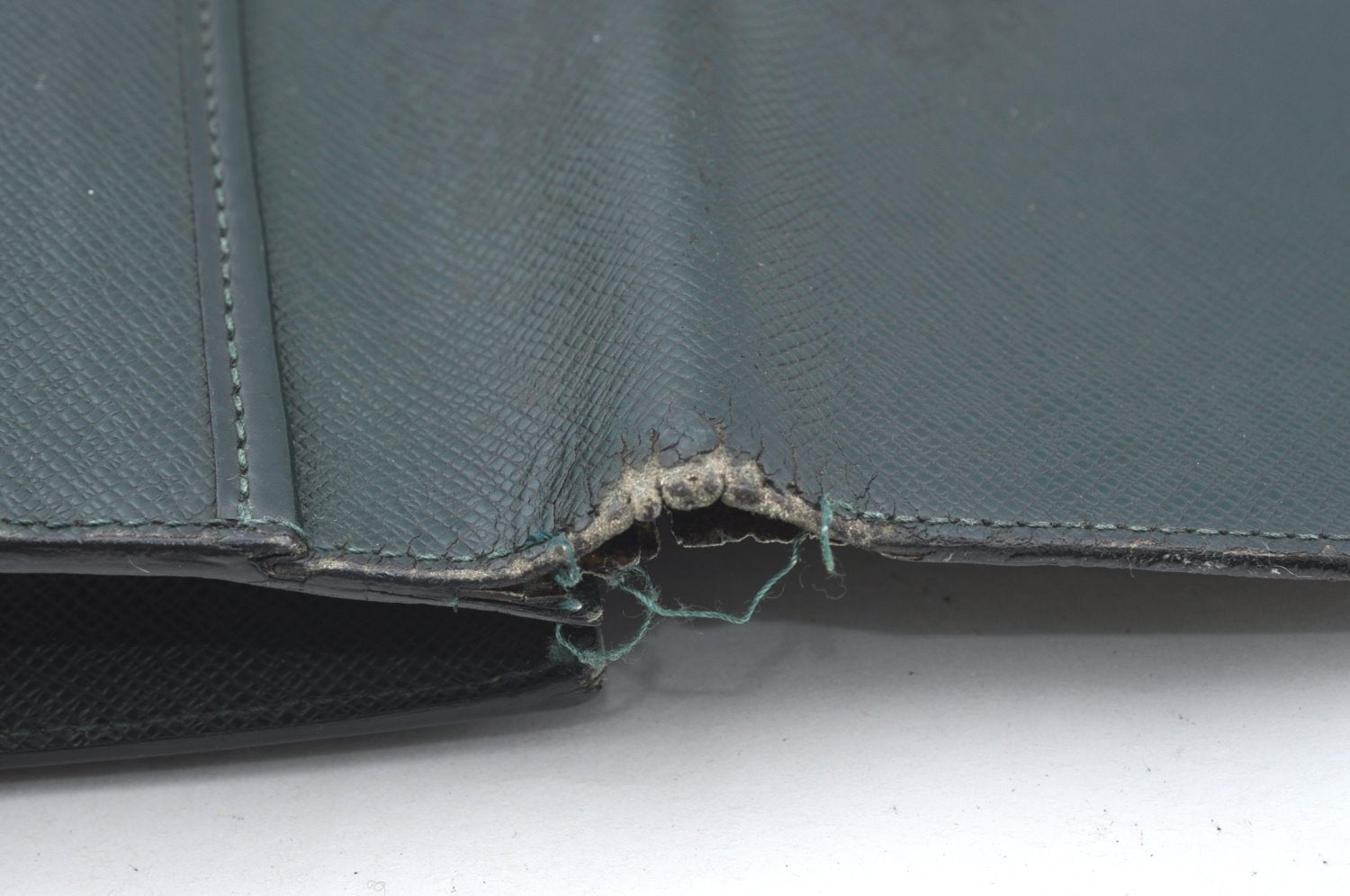 Auth Louis Vuitton Taiga Volga Document case Clutch Bag Green M30204 LV K4203