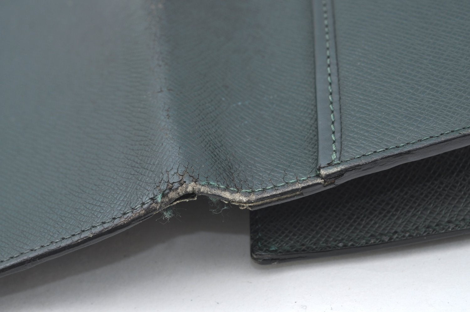 Auth Louis Vuitton Taiga Volga Document case Clutch Bag Green M30204 LV K4203