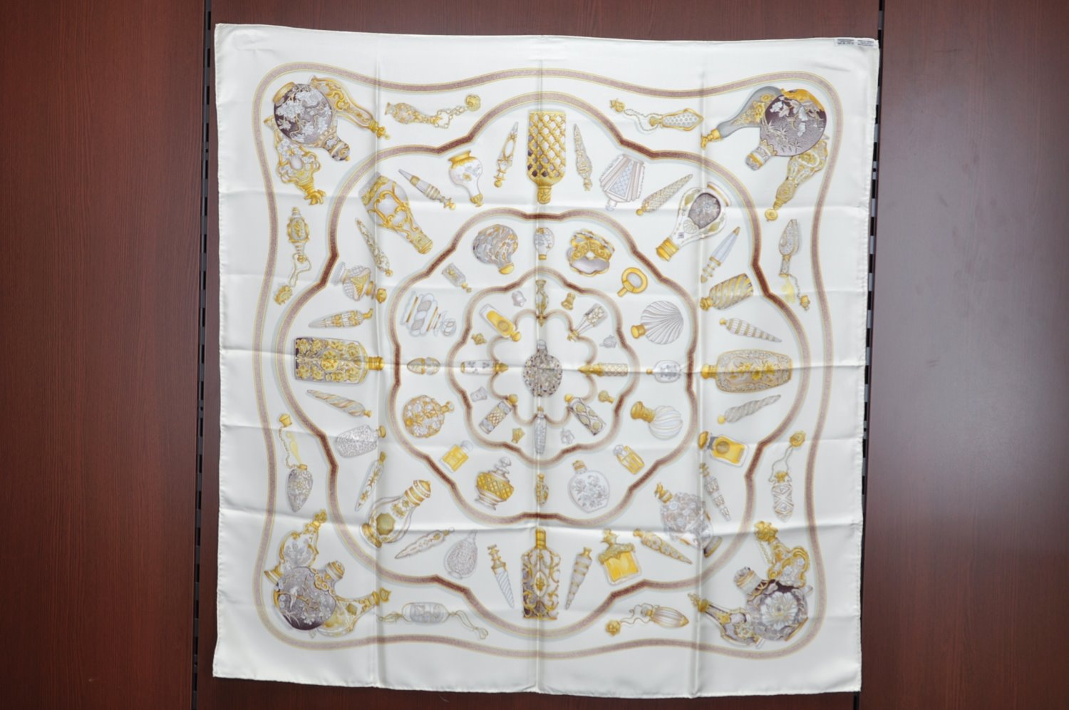Authentic HERMES Carre 90 Scarf 