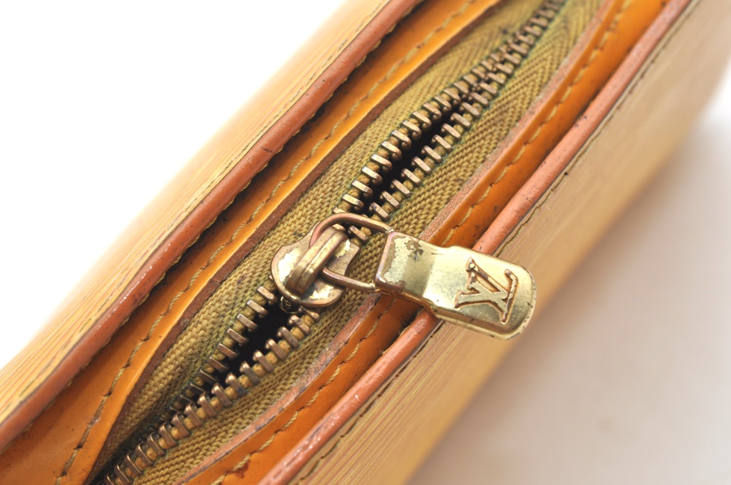 Authentic Louis Vuitton Epi Dauphine Cosmetic Pouch Yellow M48449 LV K4300