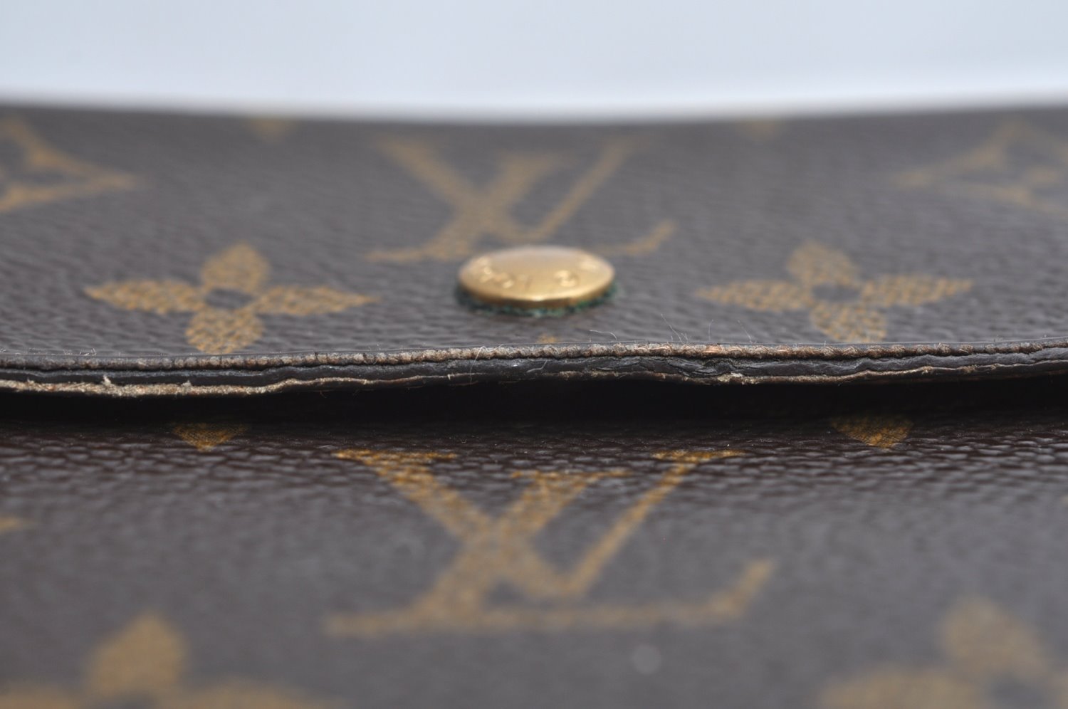 Authentic Louis Vuitton Monogram M61652 Porte Monnaie Billet Carte Credit K4340