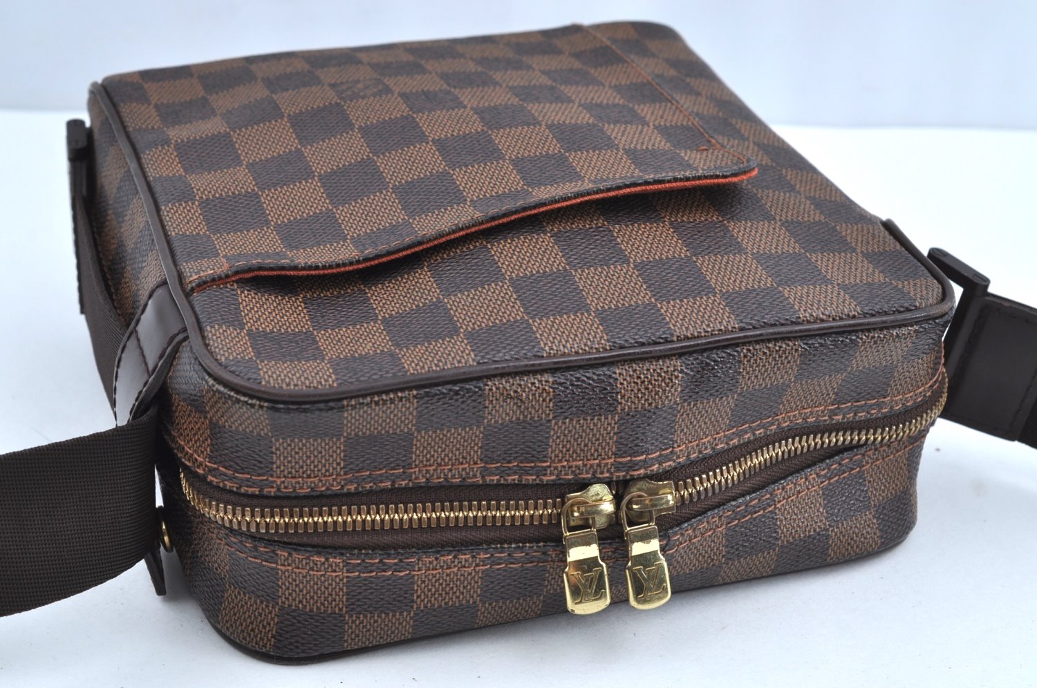 Authentic Louis Vuitton Damier Olav PM Shoulder Cross Body Bag N41442 LV K4368