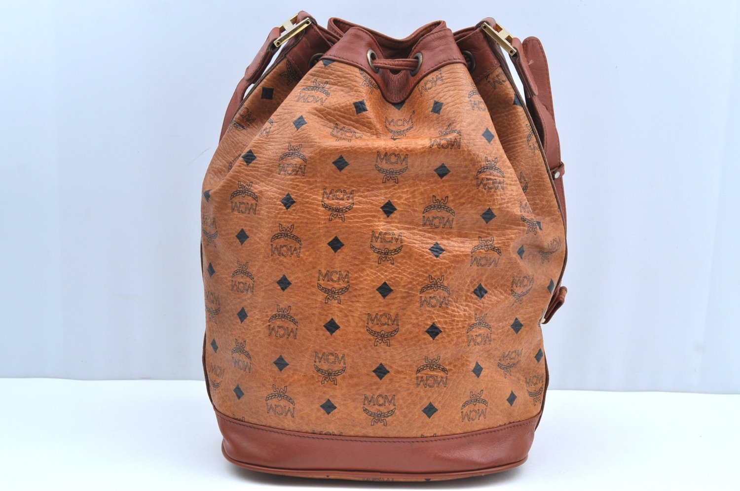 Auth MCM Visetos Leather Vintage Shoulder Drawstring Cross Body Bag Brown K4528