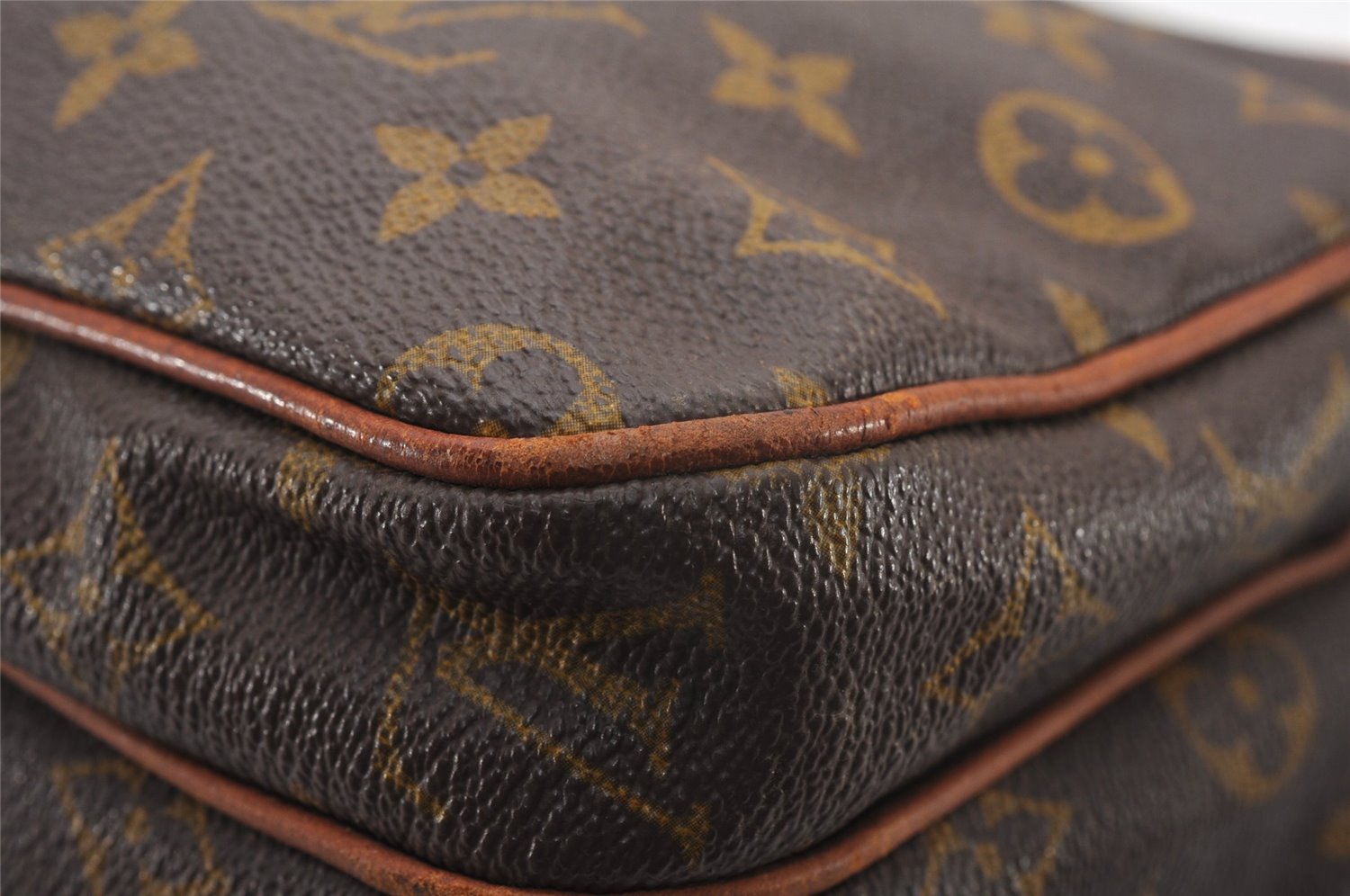 Authentic Louis Vuitton Monogram Nile Shoulder Cross Body Bag Old Model LV K4556