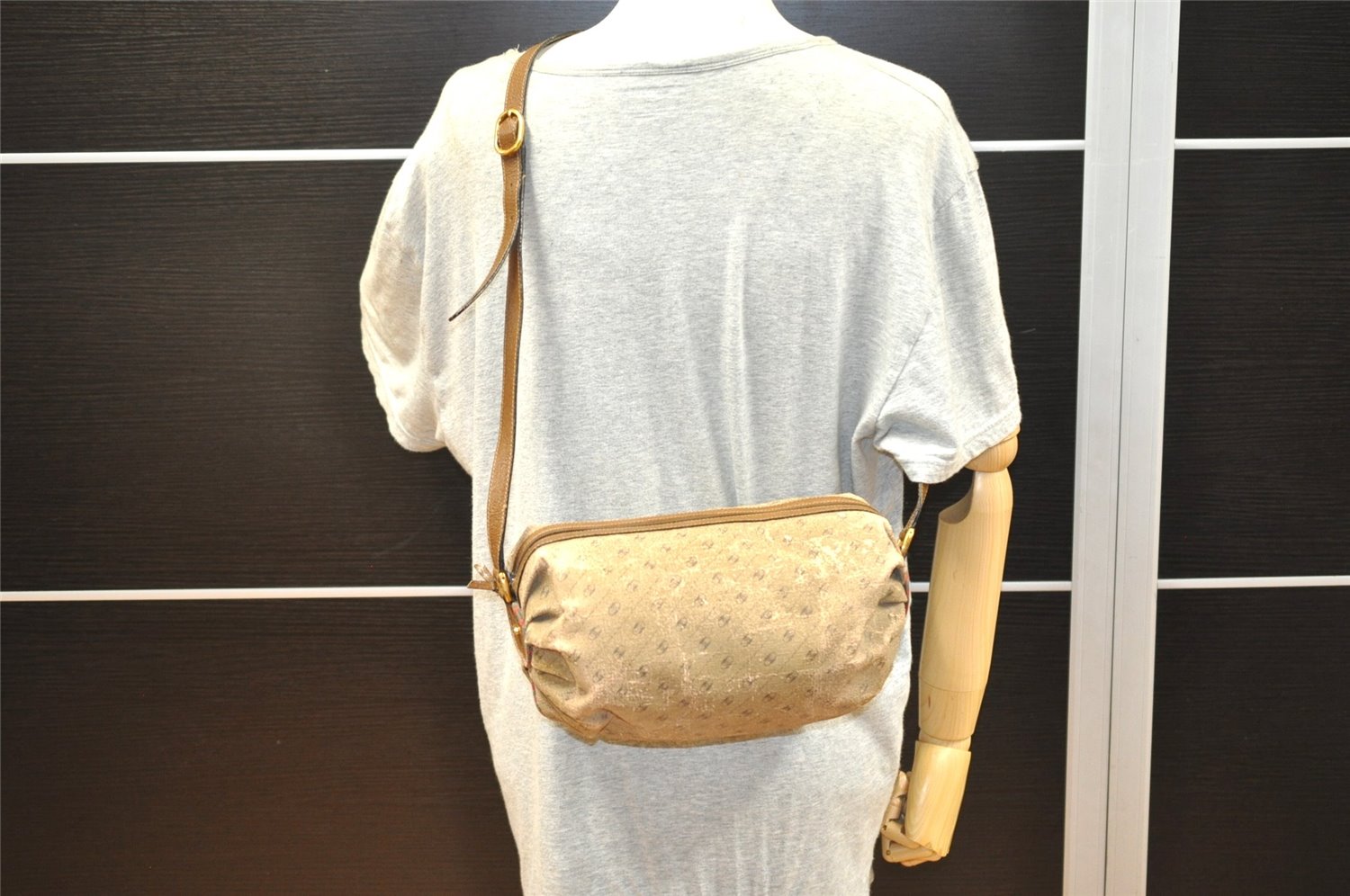 Authentic GUCCI Rigate Line Shoulder Bag Purse PVC Leather Brown Junk K4583