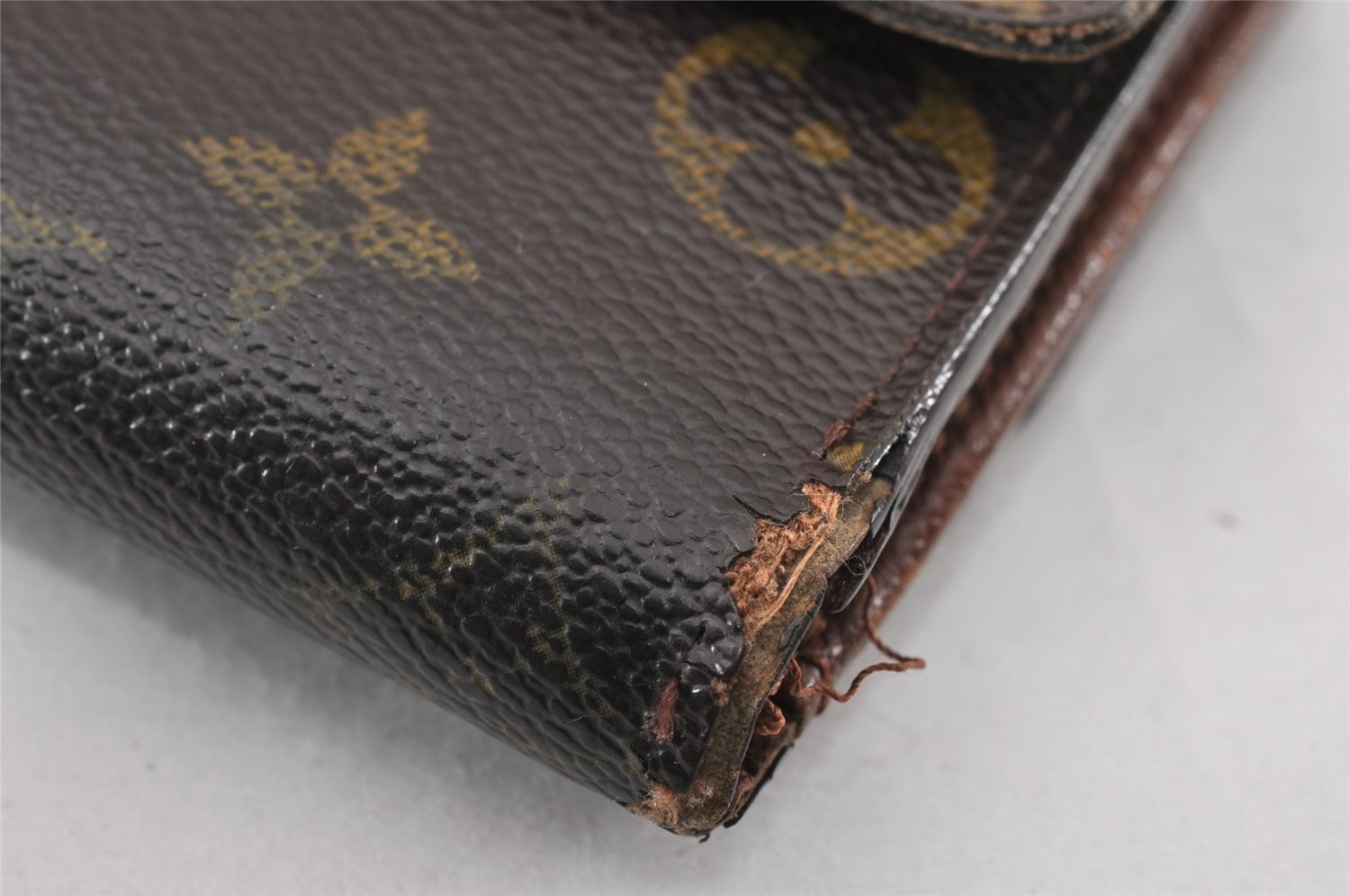 Authentic Louis Vuitton Monogram M61652 Porte Monnaie Billet Carte Credit K4591