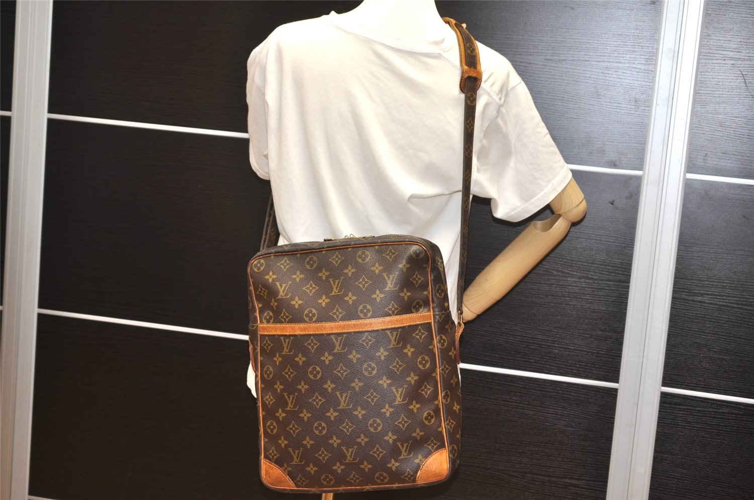 Authentic Louis Vuitton Monogram Danube 28 Shoulder Cross Body Bag LV K4612