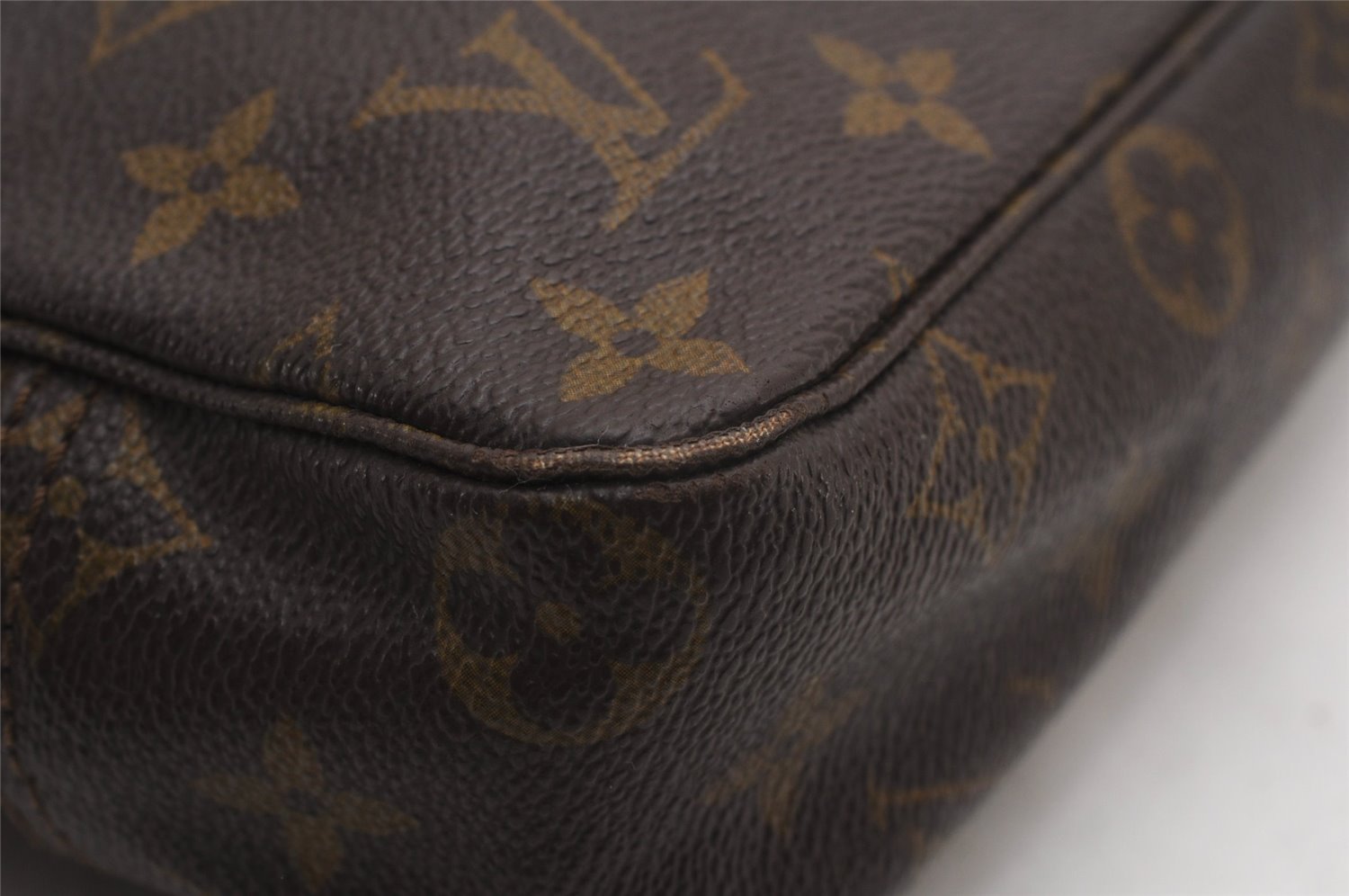 Auth Louis Vuitton Monogram Trousse Toilette 23 Clutch Hand Bag Old Model K4614
