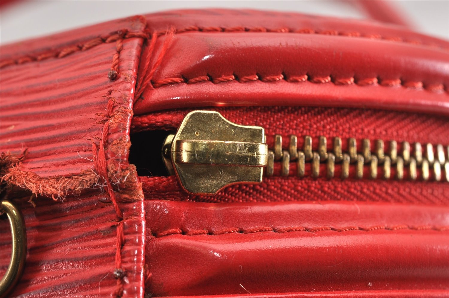 Authentic Louis Vuitton Epi Cannes Red Cosmetic Hand Bag M48037 LV Junk K4616