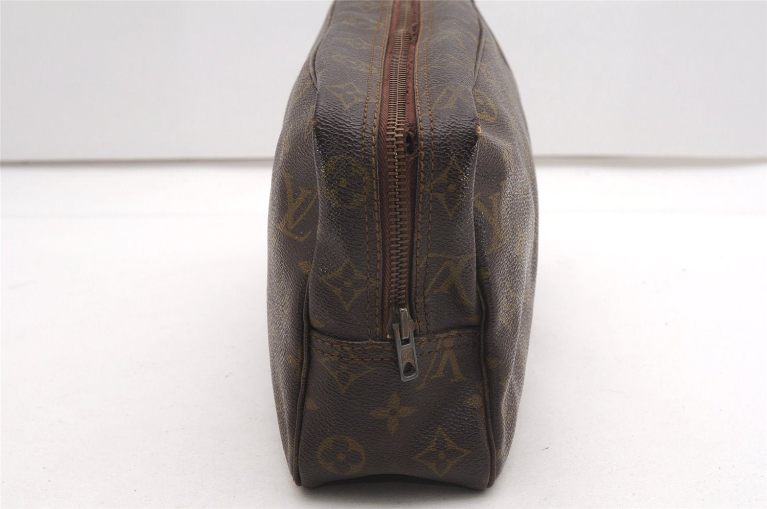 Auth Louis Vuitton Monogram Trousse Toilette 28 Clutch Hand Bag Old Model K4619