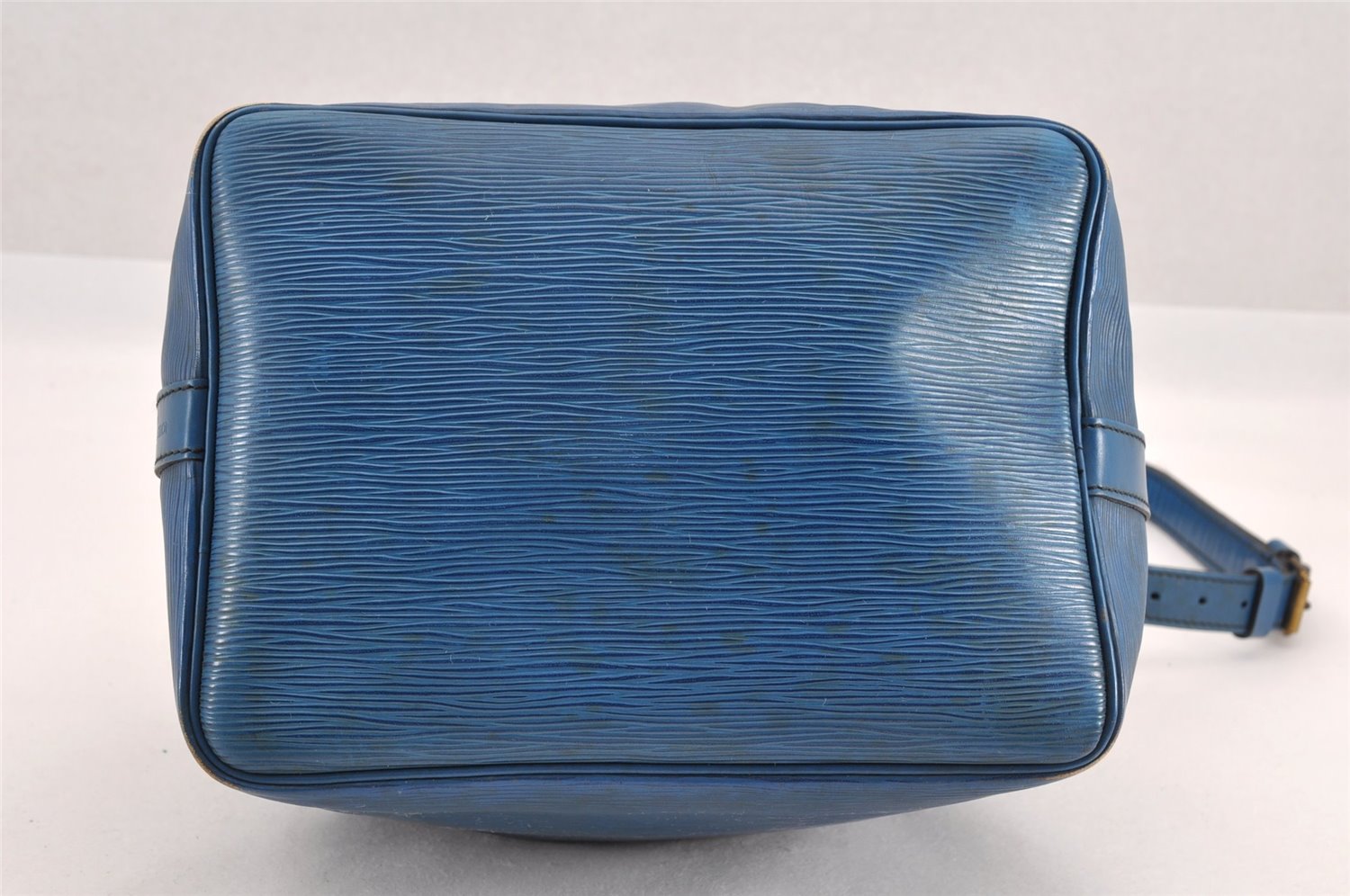 Authentic Louis Vuitton Epi Petit Noe Shoulder Drawstring Bag M44105 Blue K4659