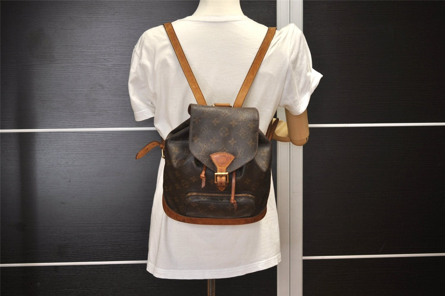 Authentic Louis Vuitton Monogram Montsouris MM Backpack M51136 LV K4665