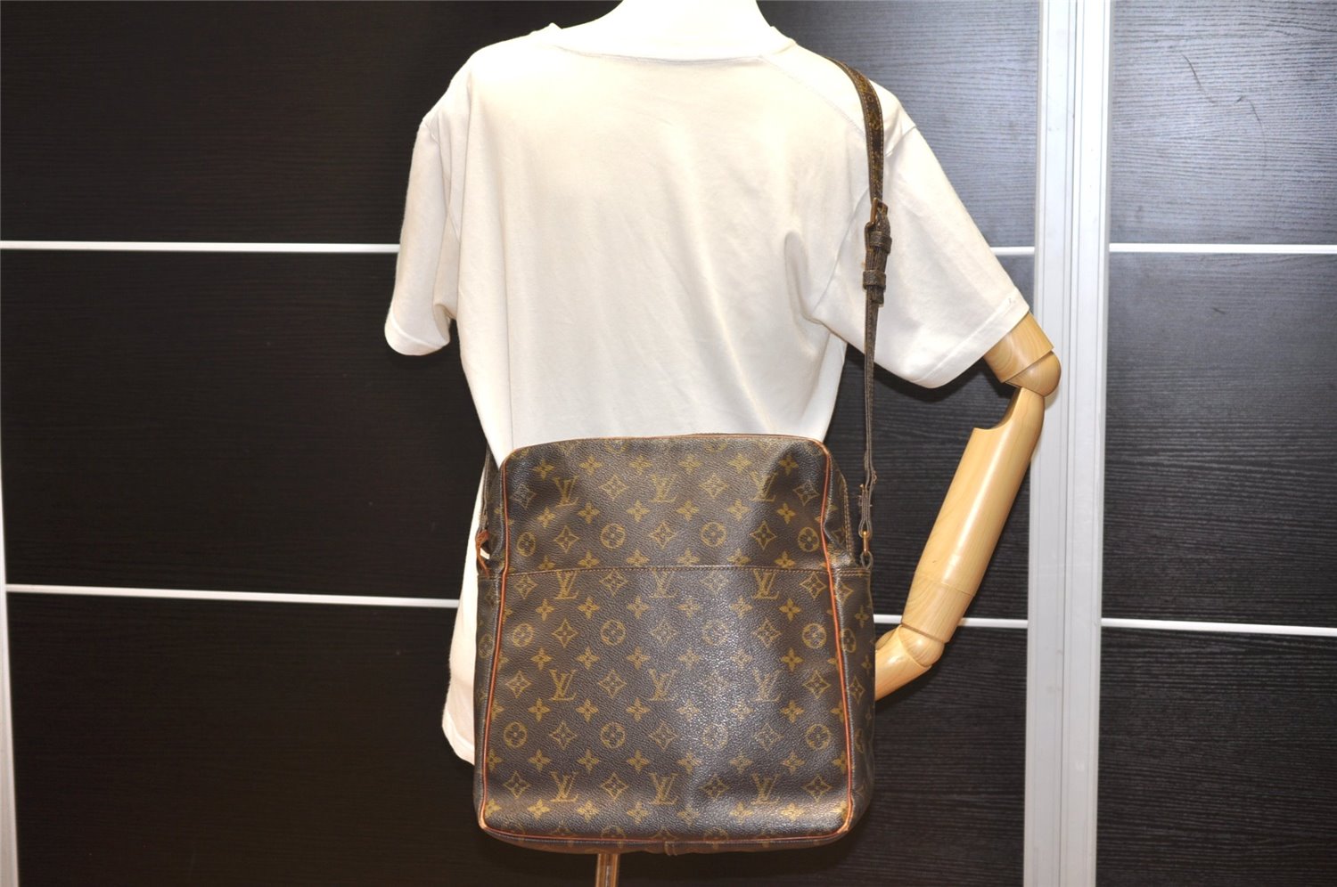 Authentic Louis Vuitton Monogram Marceau Shoulder Cross Body Bag Old Model K4668