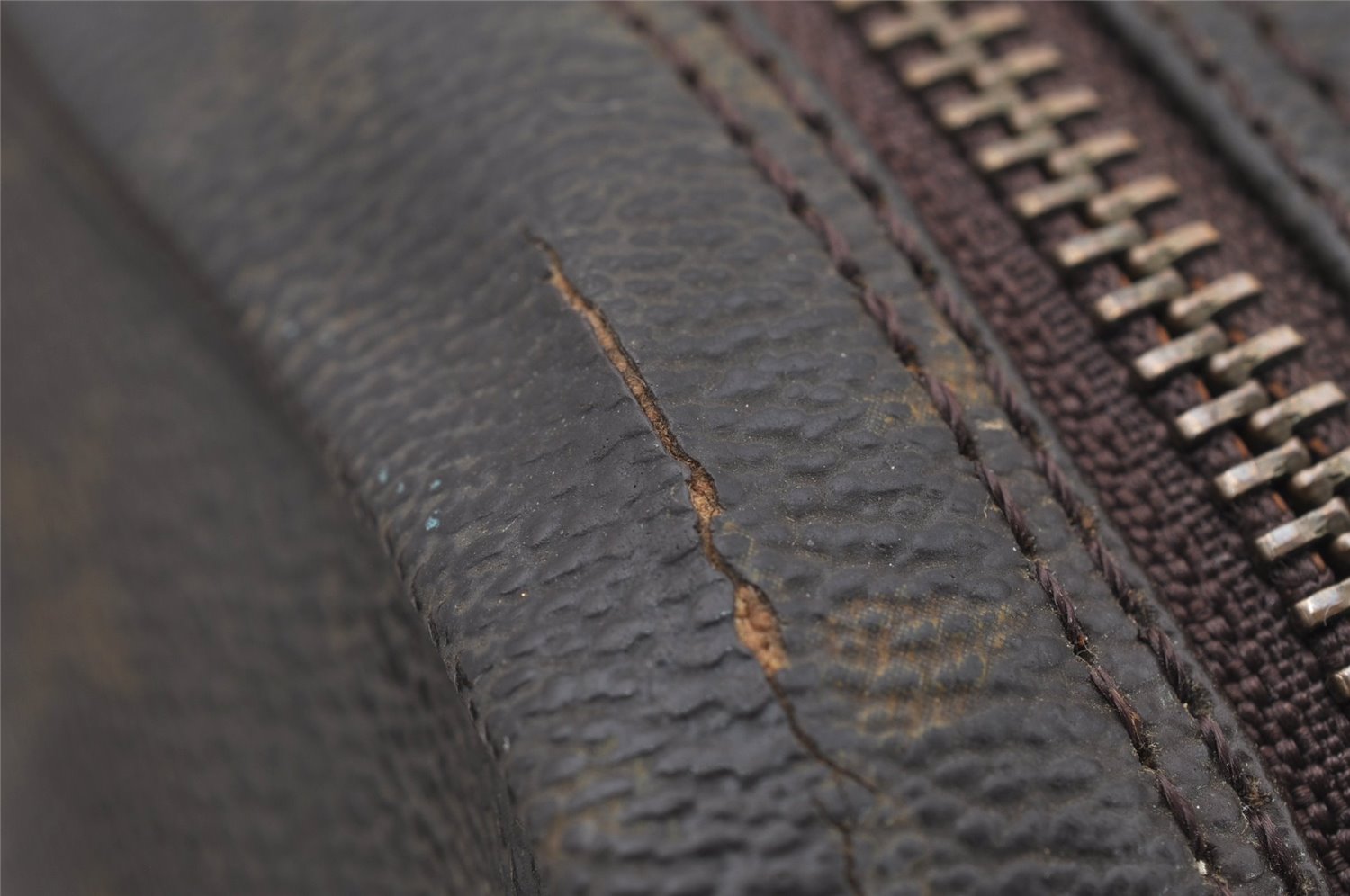 Auth Louis Vuitton Monogram Trousse Toilette 23 Clutch Hand Bag M47524 LV K4678