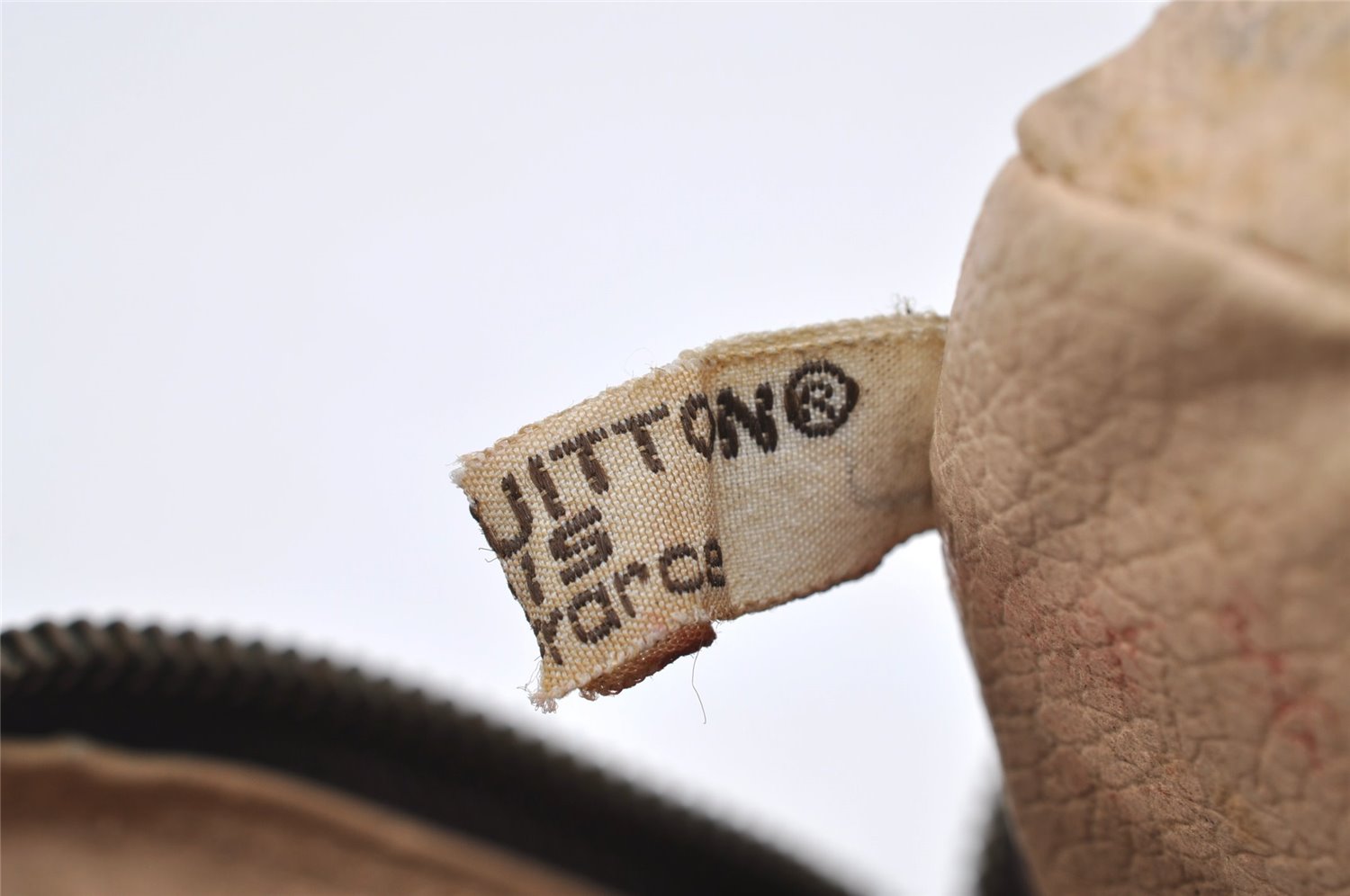 Auth Louis Vuitton Monogram Trousse Toilette 23 Clutch Hand Bag M47524 LV K4678