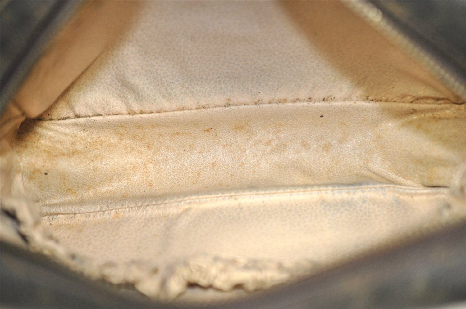 Auth Louis Vuitton Monogram Trousse Toilette 23 Clutch Hand Bag M47524 LV K4678