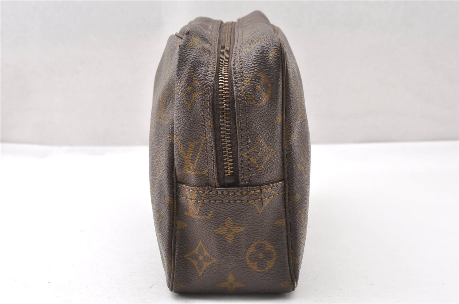 Auth Louis Vuitton Monogram Trousse Toilette 28 Clutch Hand Bag Old Model K4684