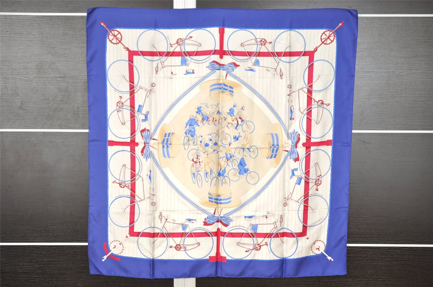 Authentic HERMES Carre 90 Scarf 