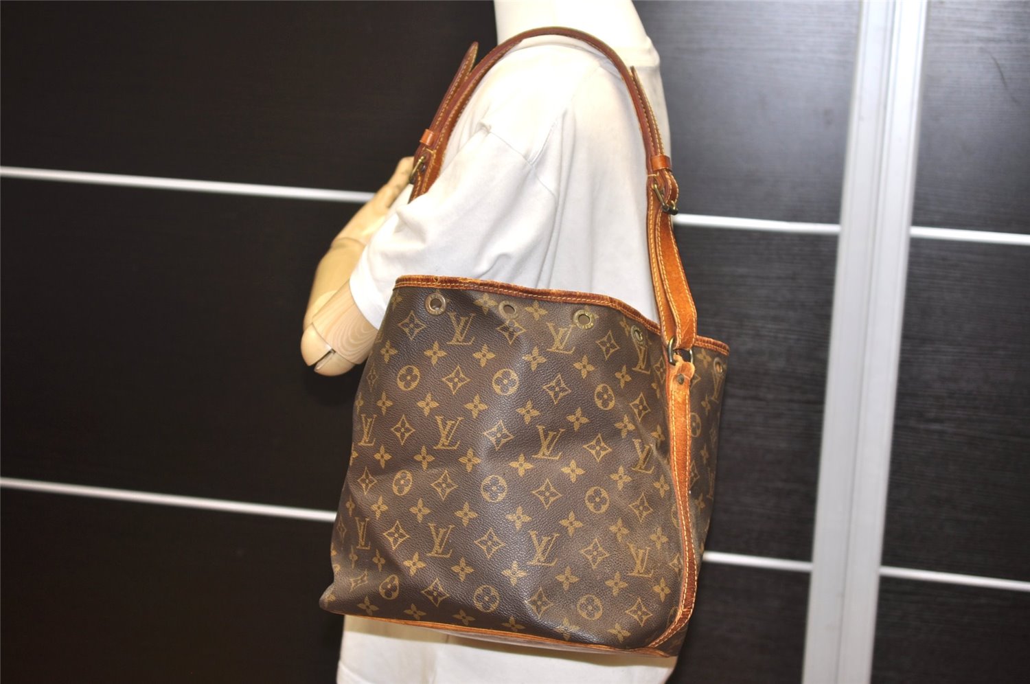Authentic Louis Vuitton Monogram Petit Noe M42226 Shoulder Drawstring Bag K4718