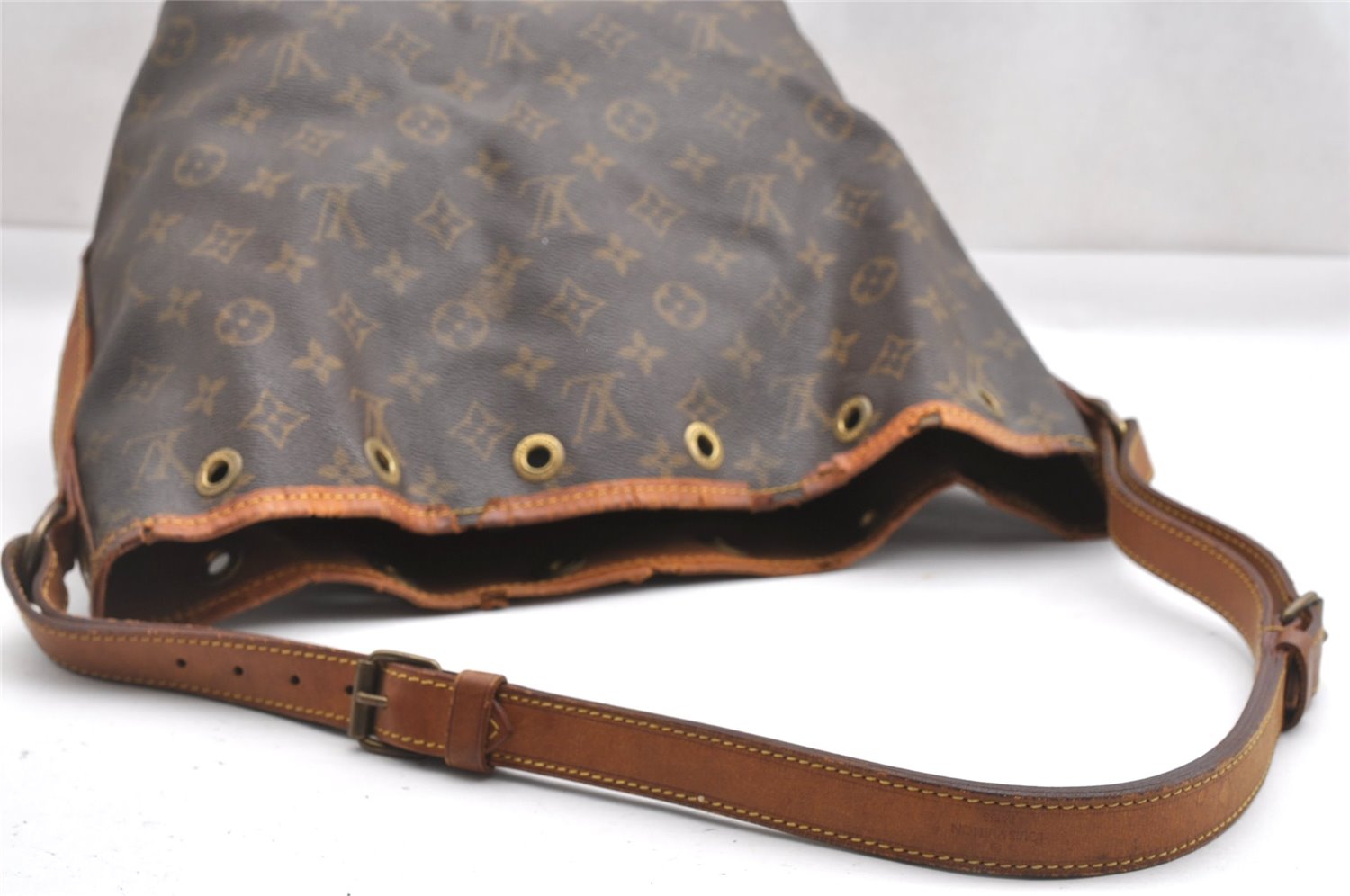 Authentic Louis Vuitton Monogram Petit Noe M42226 Shoulder Drawstring Bag K4731