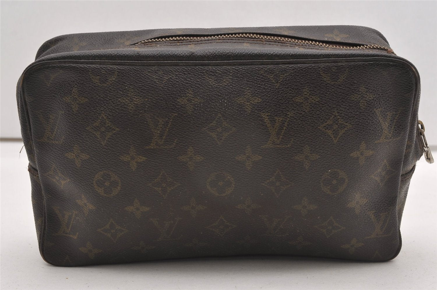 Auth Louis Vuitton Monogram Trousse Toilette 28 Clutch Hand Bag M47522 LV K4744