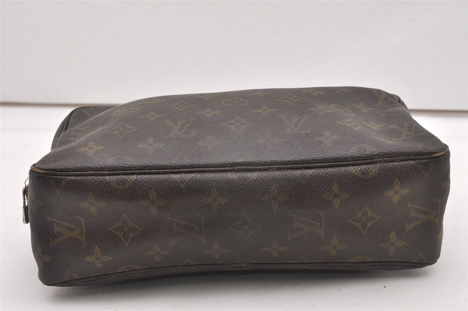 Auth Louis Vuitton Monogram Trousse Toilette 28 Clutch Hand Bag M47522 LV K4744