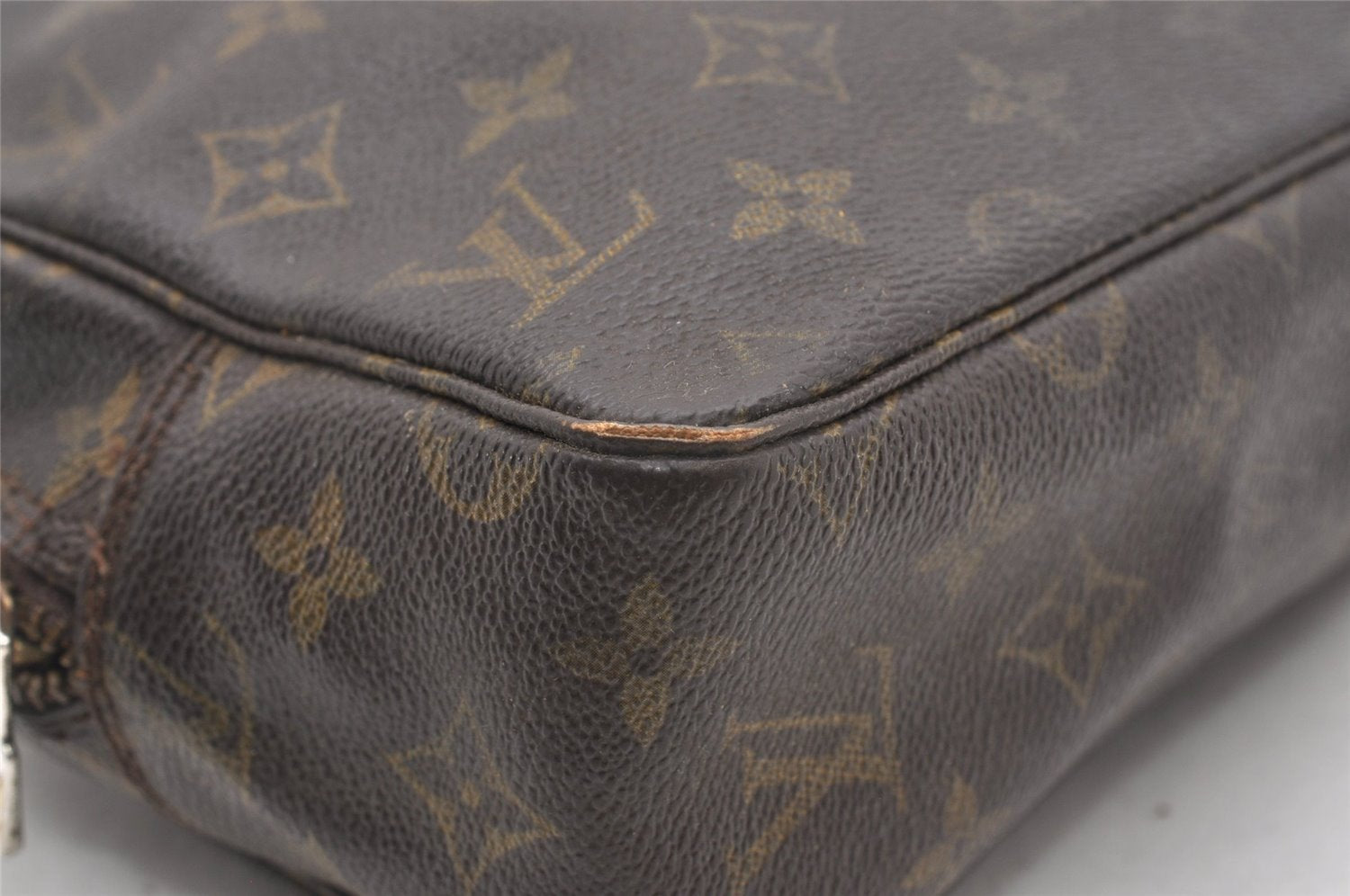 Auth Louis Vuitton Monogram Trousse Toilette 28 Clutch Hand Bag M47522 LV K4744