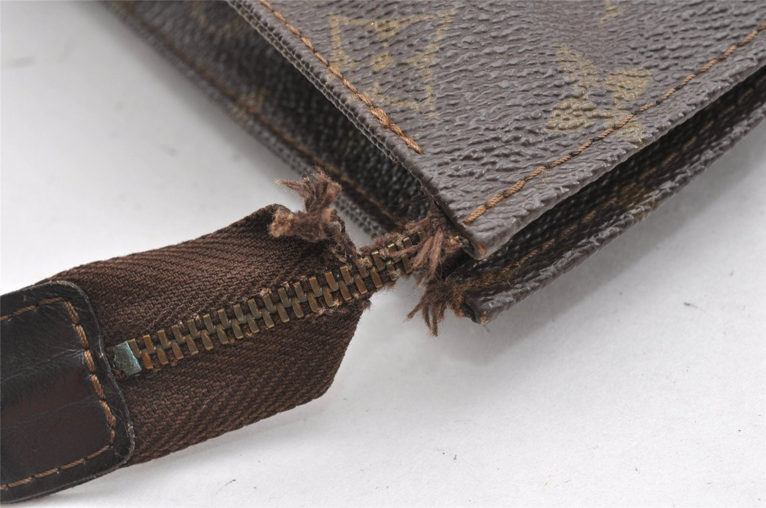 Auth Louis Vuitton Monogram Poche Toilette 26 Cosmetics Pouch Old Model LV K4755