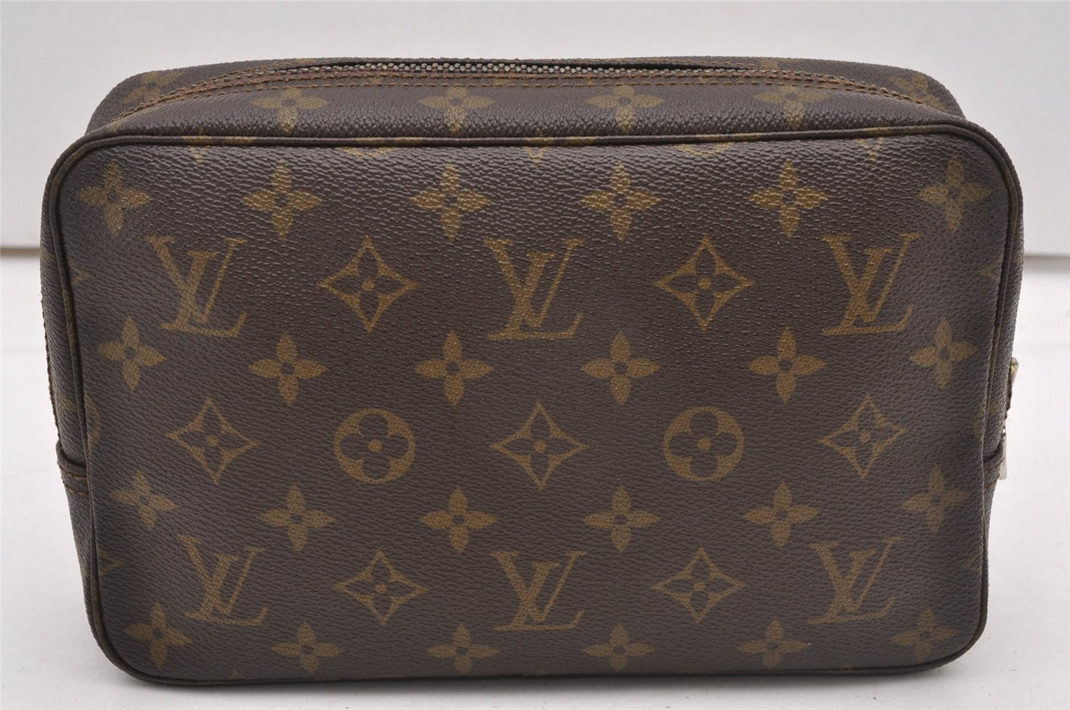 Auth Louis Vuitton Monogram Trousse Toilette 23 Clutch Hand Bag M47524 LV K4815