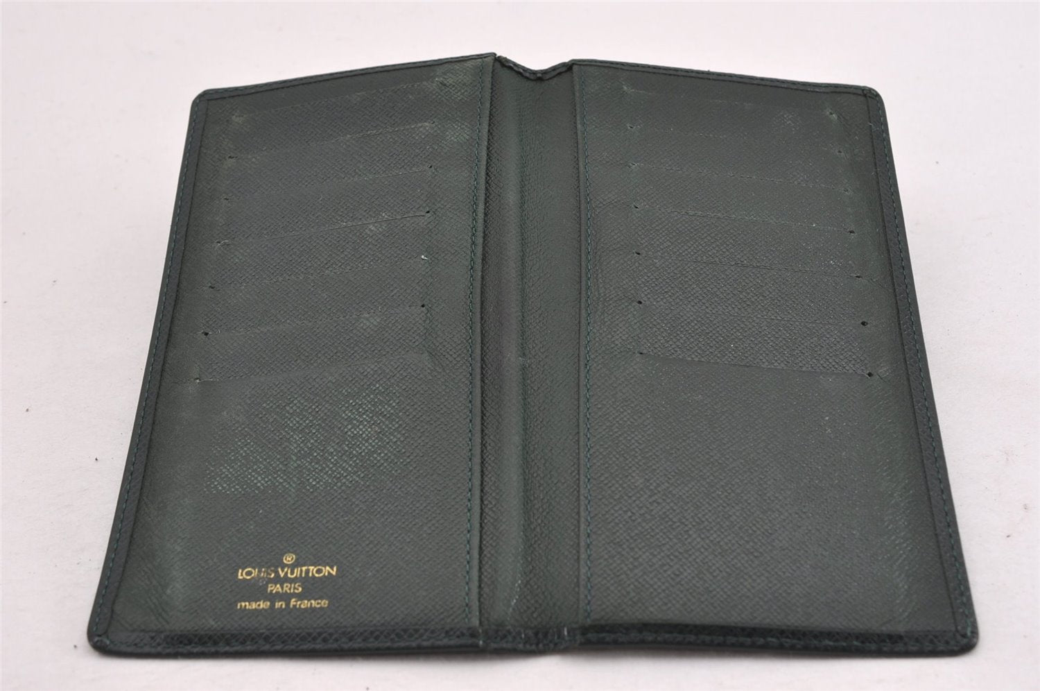 Authentic Louis Vuitton Taiga Porte 14 Cartes Credit Wallet M30404 Green K4843