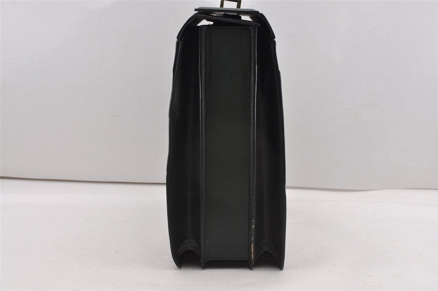 Auth Louis Vuitton Taiga Ural Business Bag Briefcase Green M30024 LV Junk K4861