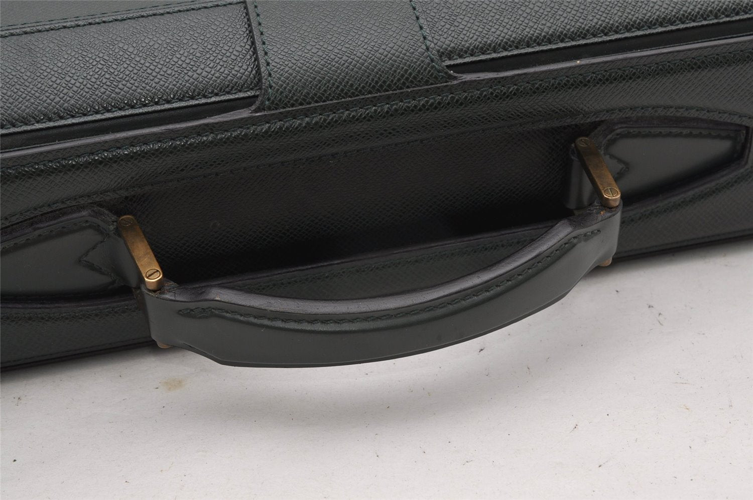 Auth Louis Vuitton Taiga Ural Business Bag Briefcase Green M30024 LV Junk K4861