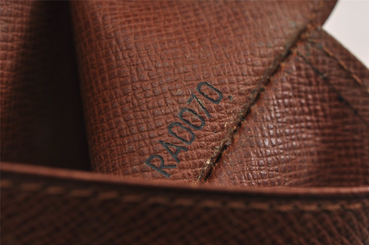 Authentic Louis Vuitton Monogram Multicles 4 Four Hooks Key Case M62631 LV K4954