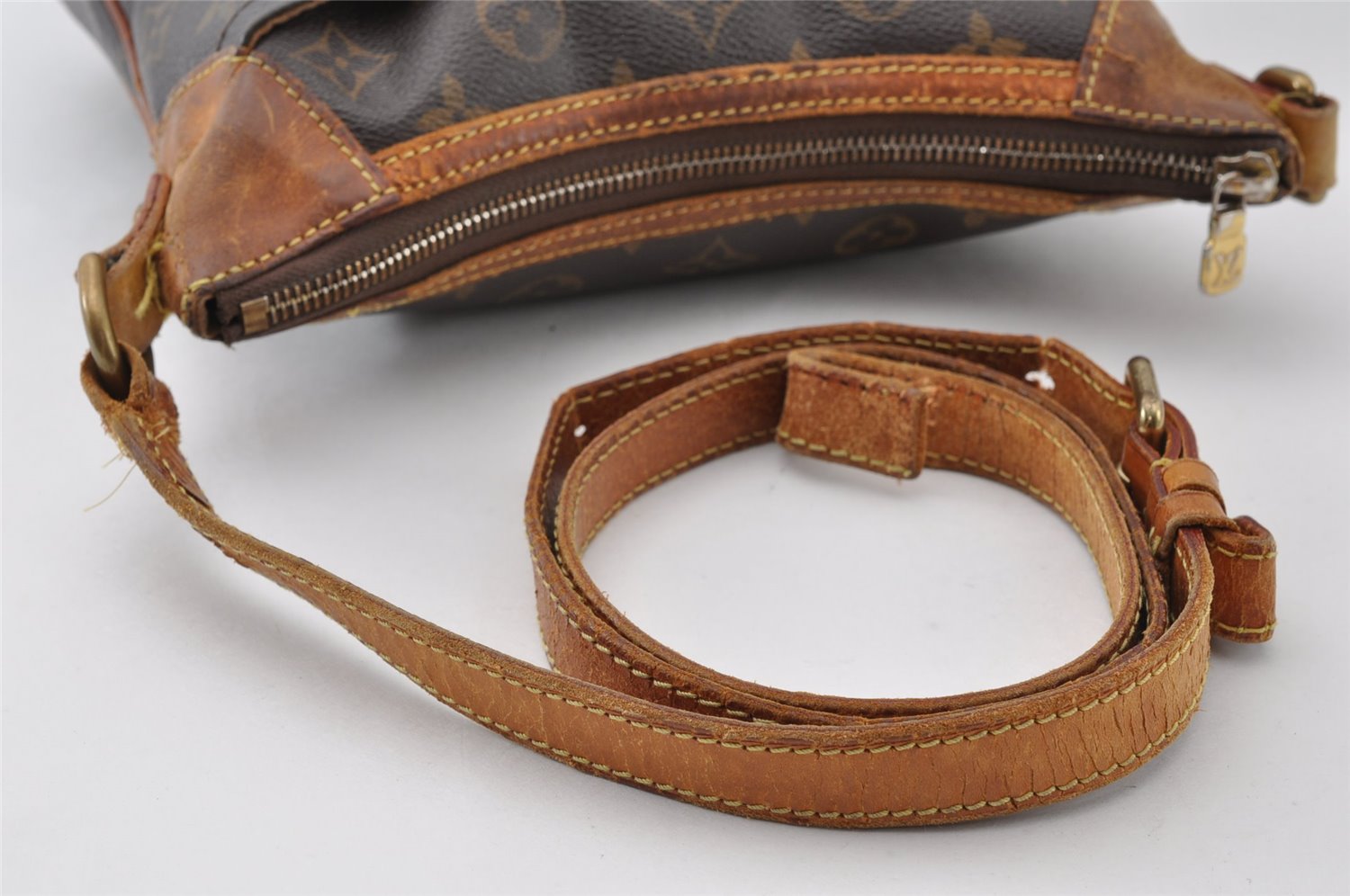 Authentic Louis Vuitton Monogram Odeon PM Shoulder Cross Bag M56390 Junk K4959