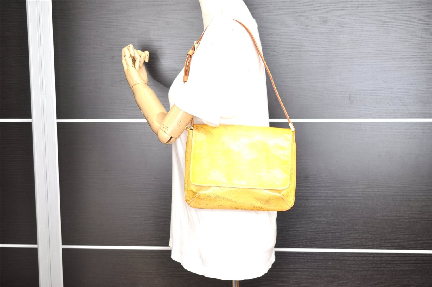 Authentic Louis Vuitton Vernis Thompson Street Shoulder Bag M91069 Yellow K4960