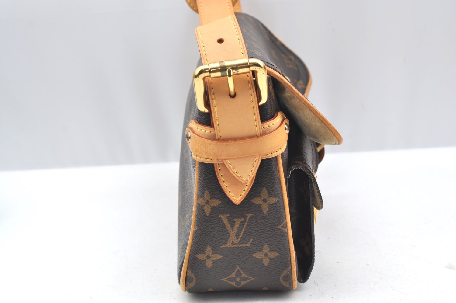 Auth Louis Vuitton Monogram Hudson PM Shoulder Bag Purse M40027 LV Box K5005